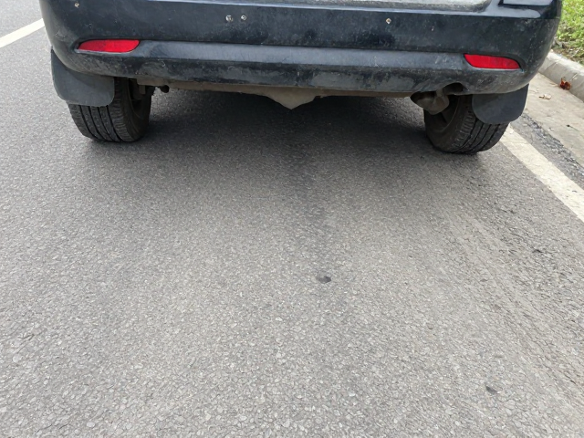 非铺装路松散砂石层后轮空转陷车?3招脱困不伤车