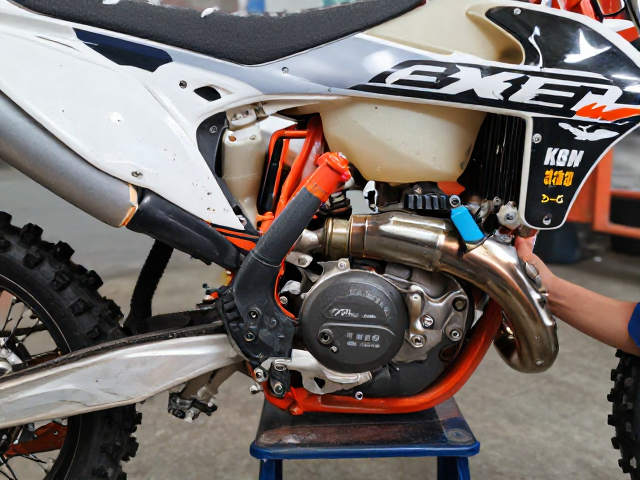 KTM 250/300 EXC悬挂保养，非铺装越野车主必看的定期维护指南