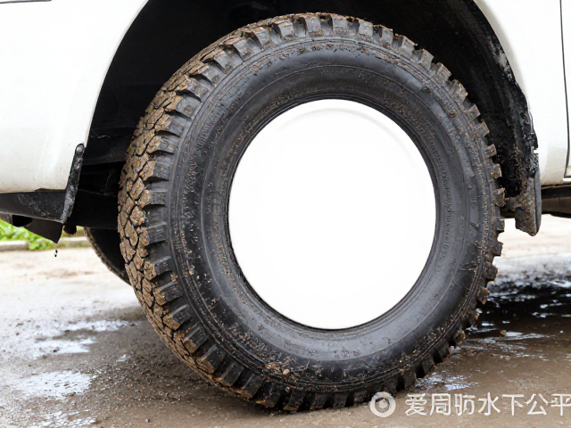 泥泞防滑车胎怎么选？湿地排水与高抓地力全解析