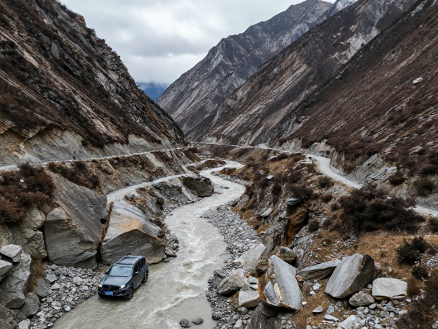 藏东峡谷穿越攻略，盘山路涉水爬坡，硬核性能实测