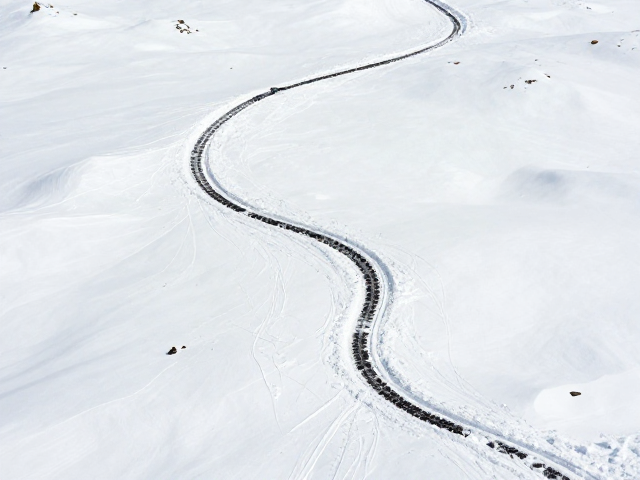 雪域攀升路线攻略，全地形AT/MT轮胎如何应对高反缺氧挑战