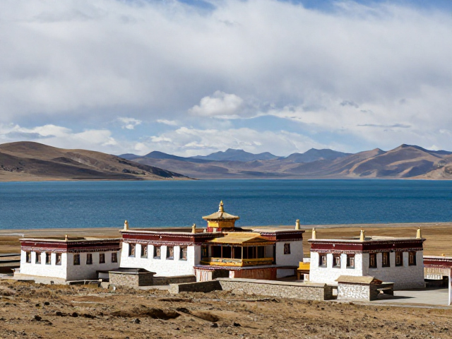 藏区建筑与高原湖泊全景纪实，探秘绝美风光