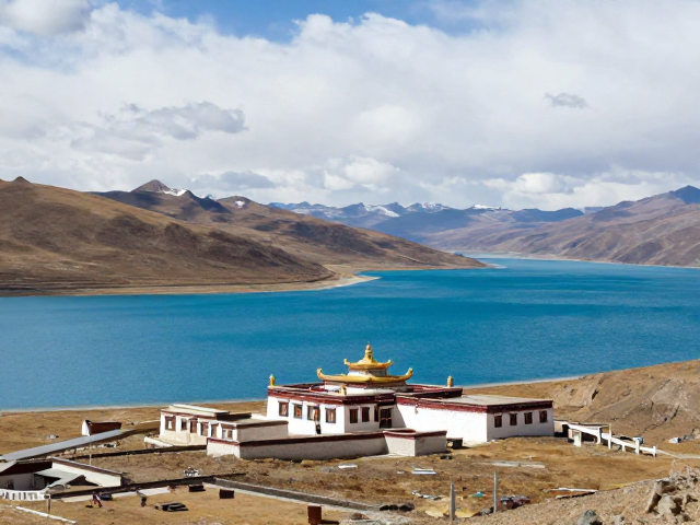 藏区建筑与高原湖泊全景纪实，探秘绝美风光