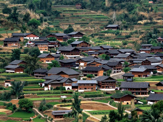 民族村寨环线探秘，边境秘境野生动物出没，小众旅行指南