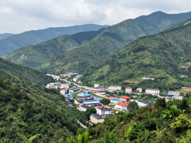 山林夏日骑行攻略，穿越通风垭口，沿途城镇补给点全解析