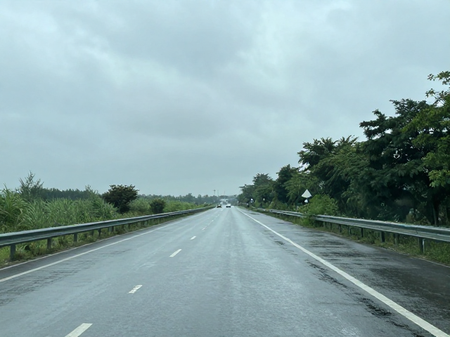 城郊观景路线推荐，无需特殊驾驶技术，避开雨天积水路段