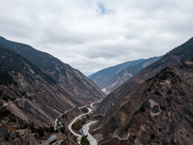滇西北自驾，丽江至香格里拉横断山峡谷线，备齐车辆维修备件无忧