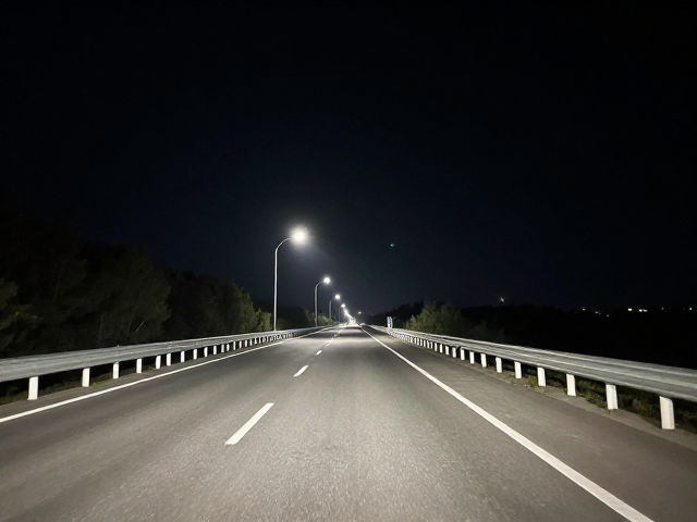 长途公路骑行夜间国道照明指南，提升耐力与安全