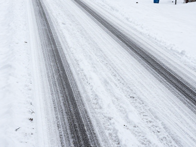 积雪路面防滑,保持冷静不猛打方向,建立环境风险评估习惯