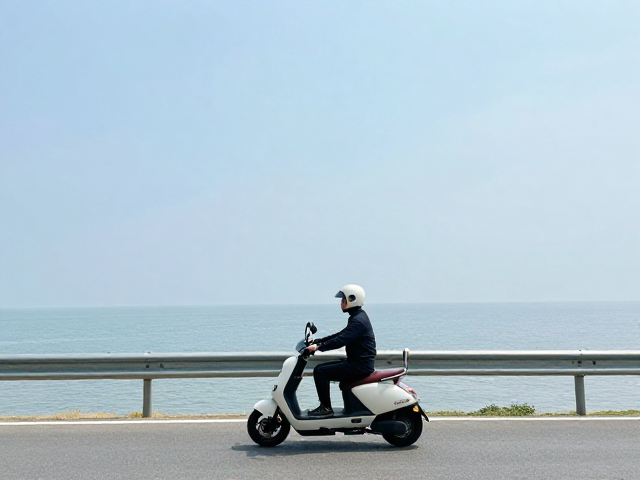 海滨公路电动摩托车骑行,风景舒适又自由,周末出发指南