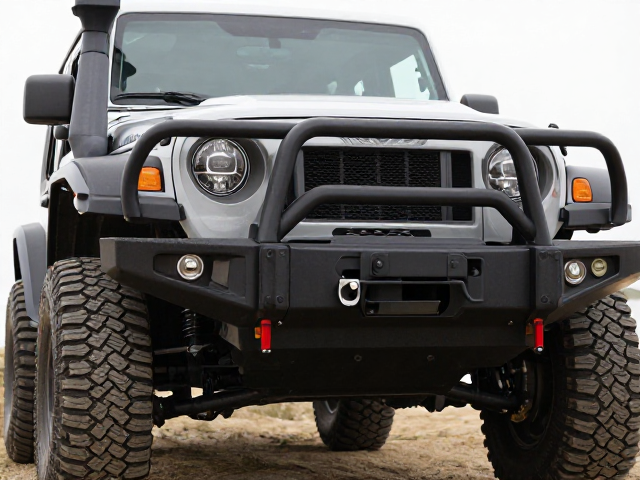 竞技越野风改装,强化护杠搭配防松螺母,提升越野安全性与耐用性