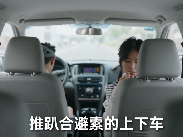 地震趴下躲避时如何配合上下车?避免车内乱窜的安全指南