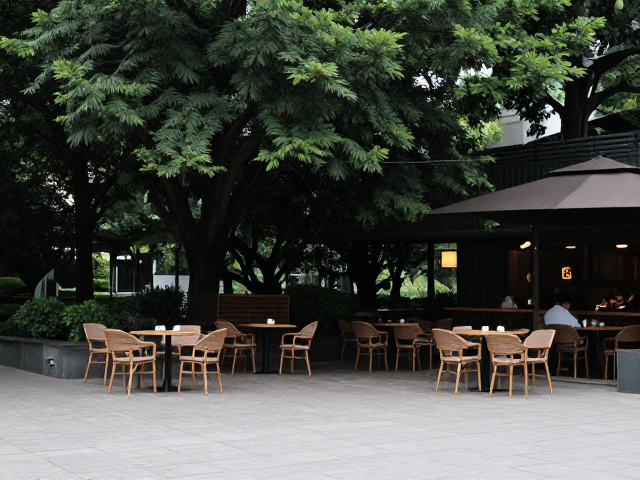 公园广场旁安静餐厅，入座即享静谧时光，停歇美食好去处