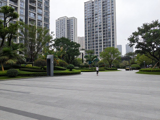 公园边缘散步避噪?楼道电梯脱敏,打造公园广场旁的静谧生活圈