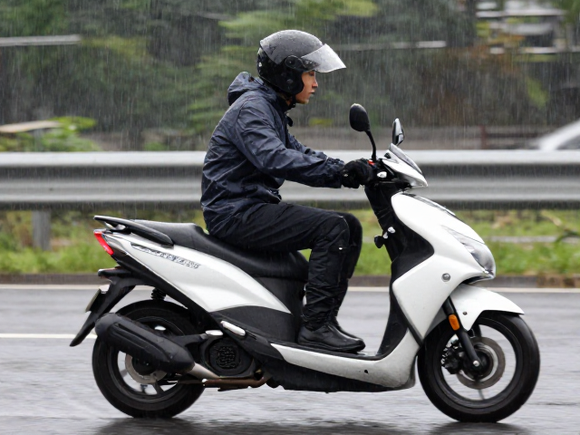 踏板摩托高速骑行防雨指南，透气防雨套装怎么选？