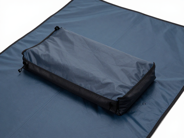 便携野餐垫配防水收纳袋，长途骑行后舒适睡眠神器