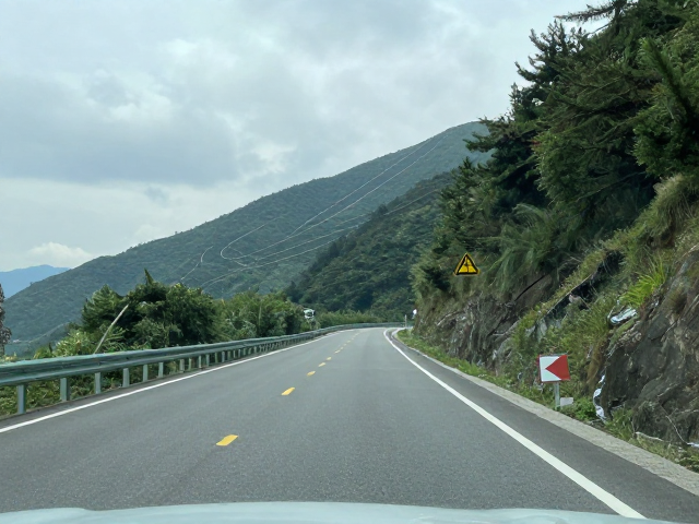 两日环湖自驾，主路进山支路返，预留返程时间避堵