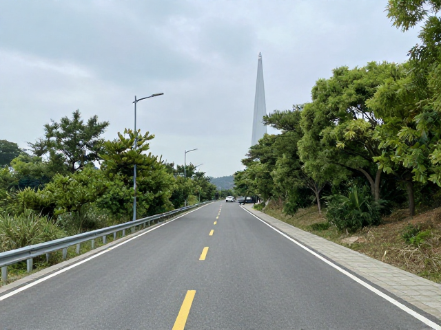 城郊低车流骑行，探秘山顶垭口观景路，周末逃离城市喧嚣