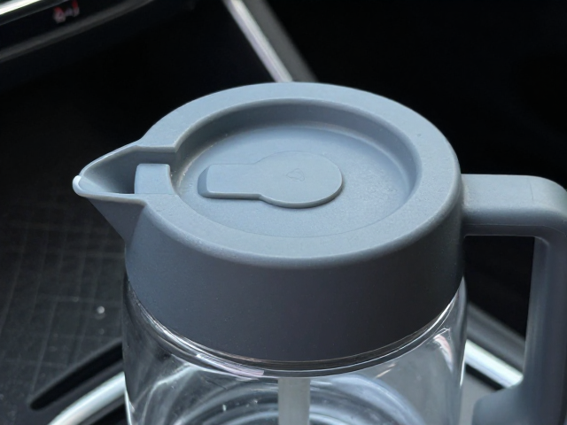 车载保冷水壶杯盖异味怎么除？实测保冷时长与选购避坑指南