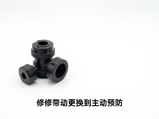 脚踏加宽件与壳体防护堵头，降低维修成本，提升耐用性