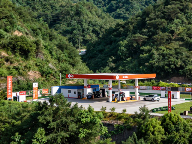 春季回暖摩旅指南，夏季避暑山间线路推荐与加油站标注