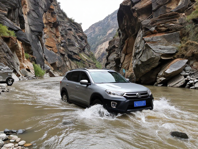 峡谷河畔环线自驾，0.3-1.5米涉水拖拽车辆准备指南