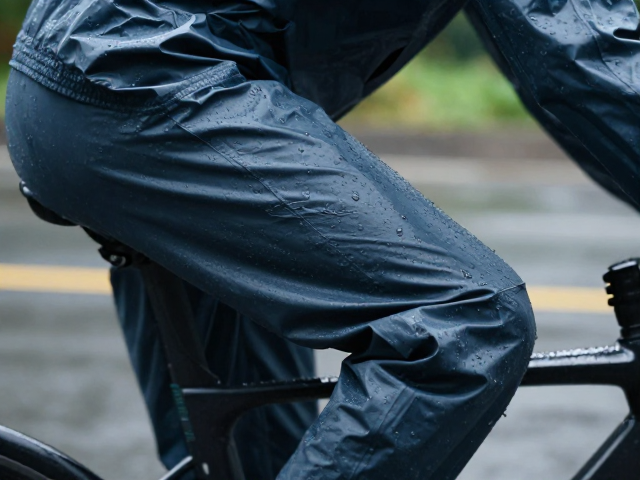 雨天骑行防水套件压胶开裂？试试松紧束口防渗水设计