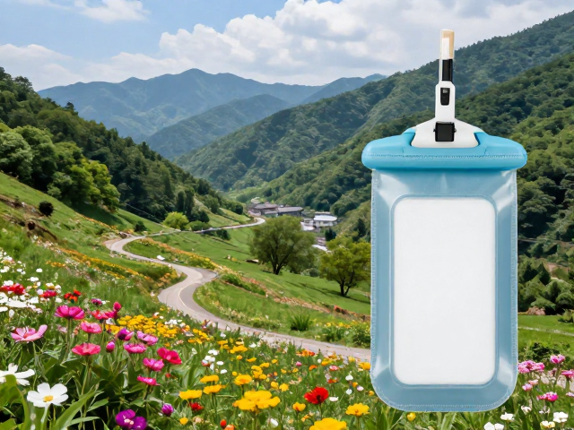 夏季避暑山间线路推荐，追花期美景，必备电子设备防水袋攻略