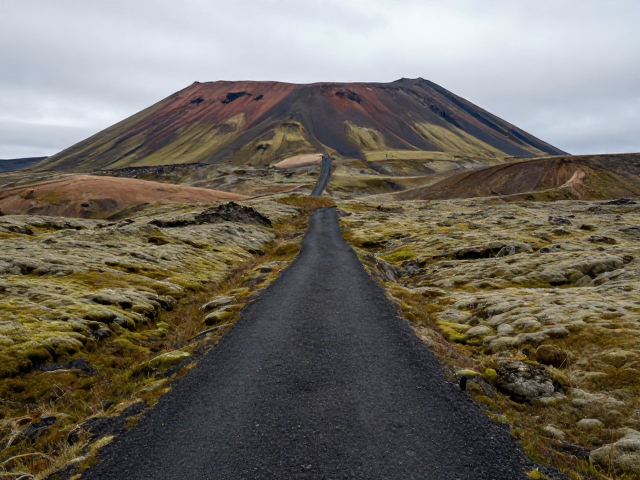 火山路线穿越苔原,地质构造与植被探秘指南