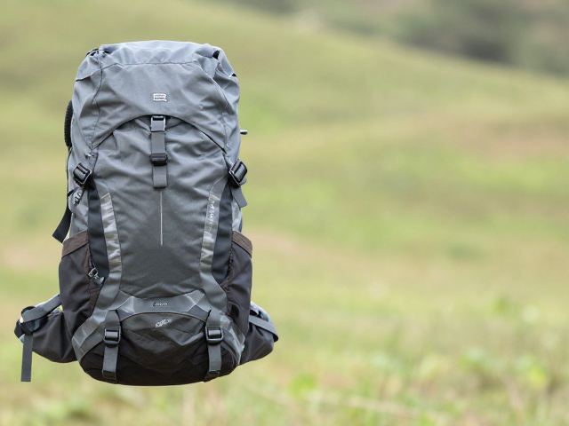 近郊漫步收纳包怎么选？加厚肩带50L-70L长线登山包推荐