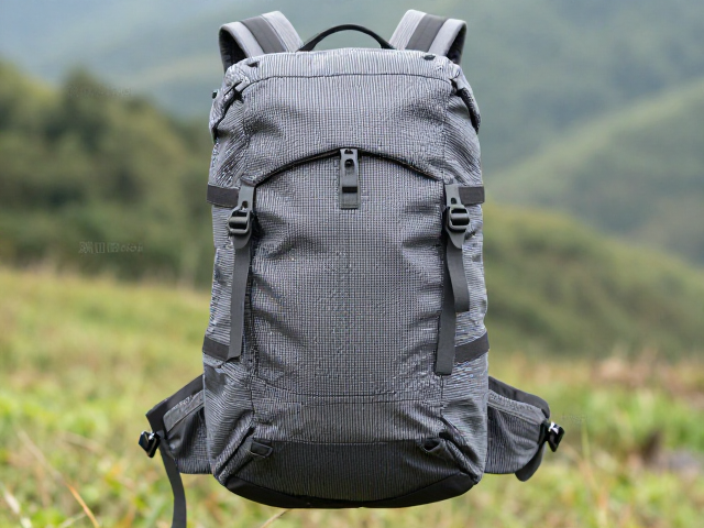 周末山野出行包推荐，防撕裂格子布搭配山地一日路线攻略