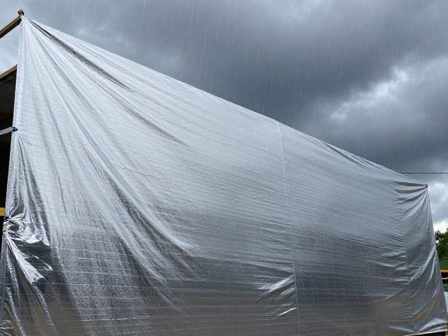 涂银遮光布尺寸怎么选?雷雨天气搭建注意事项