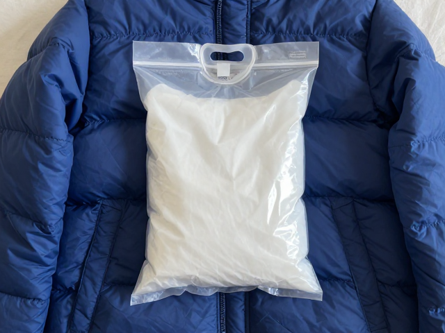 羽绒服怎么洗?浓缩洗衣液袋清洁法,分类压缩袋收纳指南