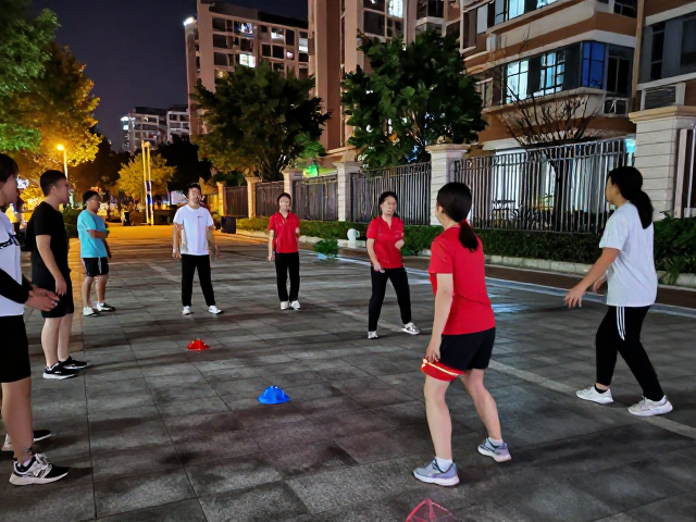 邻里同练更带劲!体能小游戏点亮社区,照明充足安全又有趣