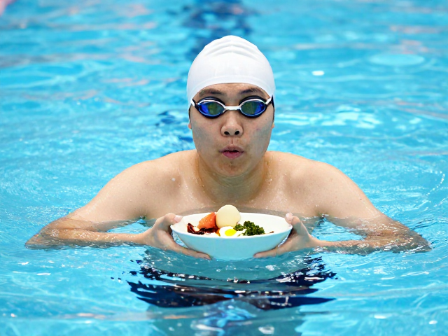 游泳后怎么吃?少油进食搭配蛋清与碳水,高效恢复不长胖