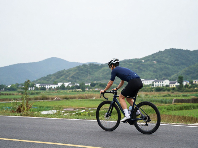 户外公路骑行爬坡强化骑,沿途景致与体能进阶指南