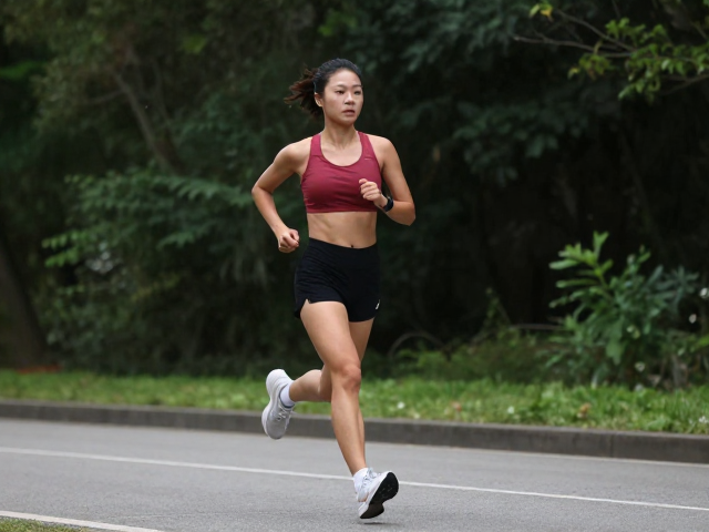 低强度有氧,匀速慢跑调养气息,轻松提升心肺活力