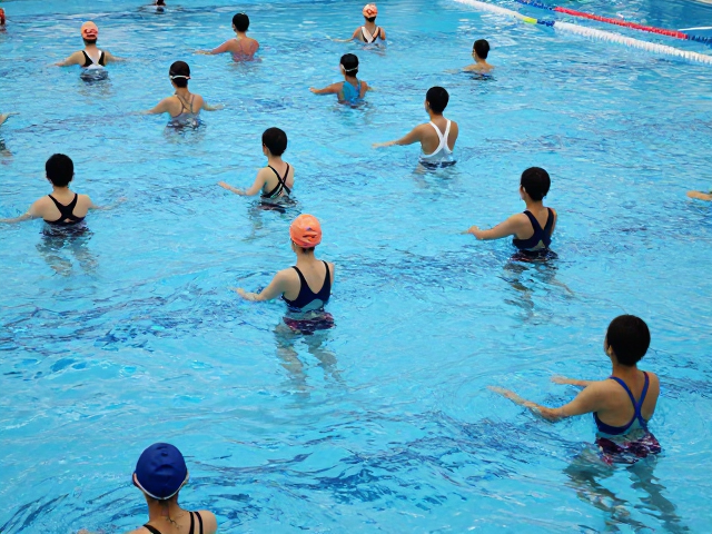 深水跑课程，从浅水区基础动作开始，科学呵护关节