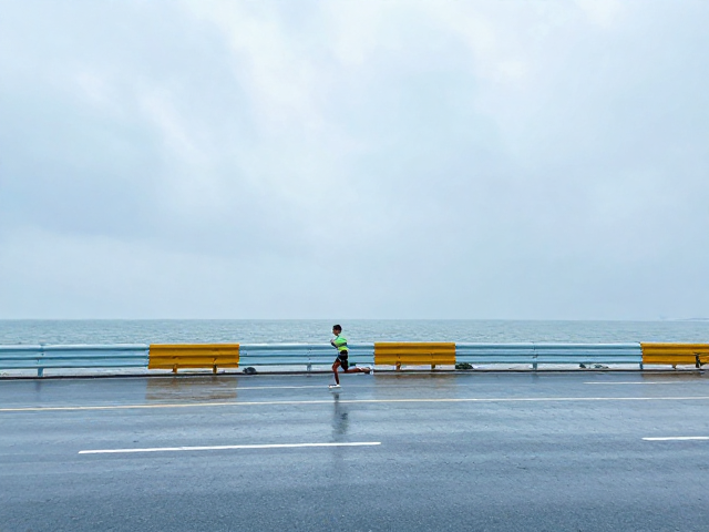 风雨跑法应对滨海赛道临时改道方案