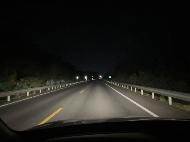 暗夜山路控车,突发冷静决策与夜间气温适应指南