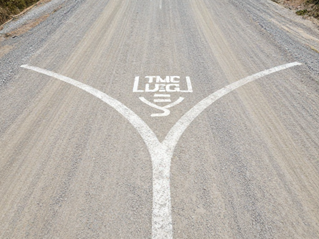 砂石路跑动技巧,分叉路口确认标识别与赛后路线恢复指南