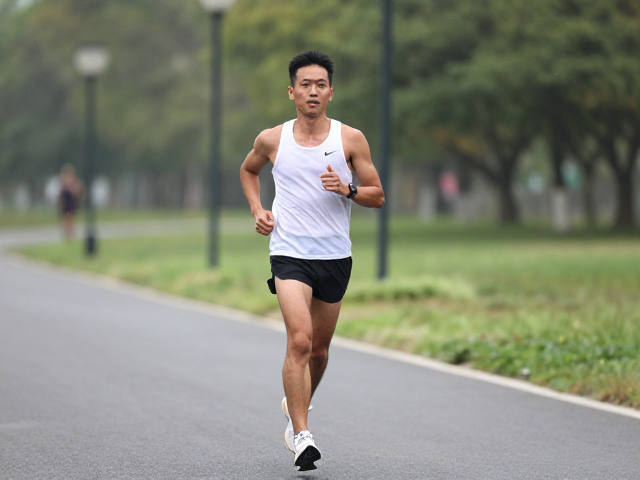 长距离慢跑呼吸急促?有氧夯实期这样调整跑姿与节奏
