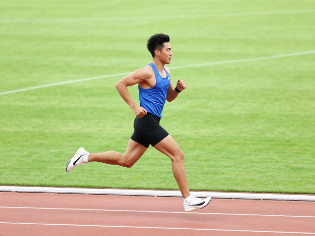 长距稳姿与触地时间优化,跑步时如何颈部放松不酸痛