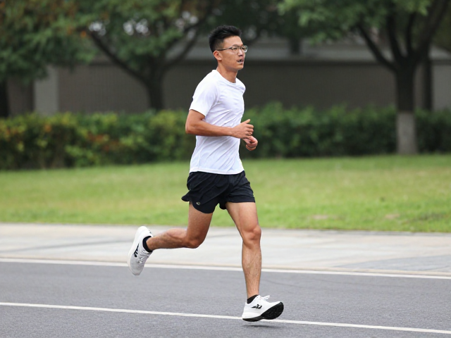 新手3-5公里基础打底,遵守交规避坑指南