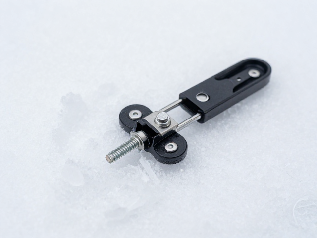 脱卸锁定扣怎么调？清理冰渣积雪后调节螺丝指南