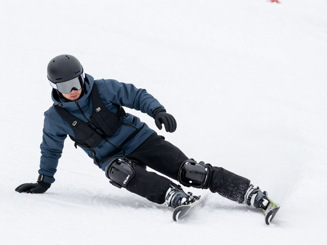 侧摔缓冲护套怎么选？硬质塑料或碳纤维外壳助你安全高山滑雪