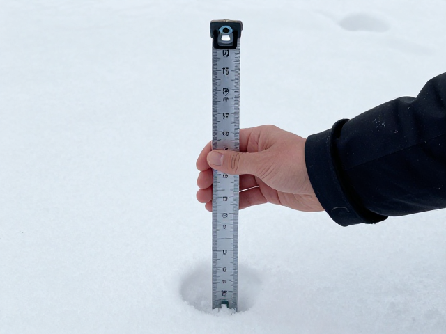 雪厚丈量杆单手可装?专业款几百元值吗?实测揭秘