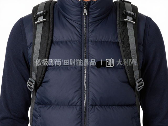 羽绒马甲叠穿指南,中间保暖层与背包肩带耐磨区怎么选