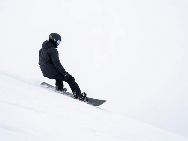 陡坡速降板怎么选?板尾宽度与雪况腰宽搭配指南