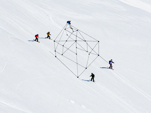 加拿大育空先民雪地迁徙，单板滑雪原始形态起源揭秘